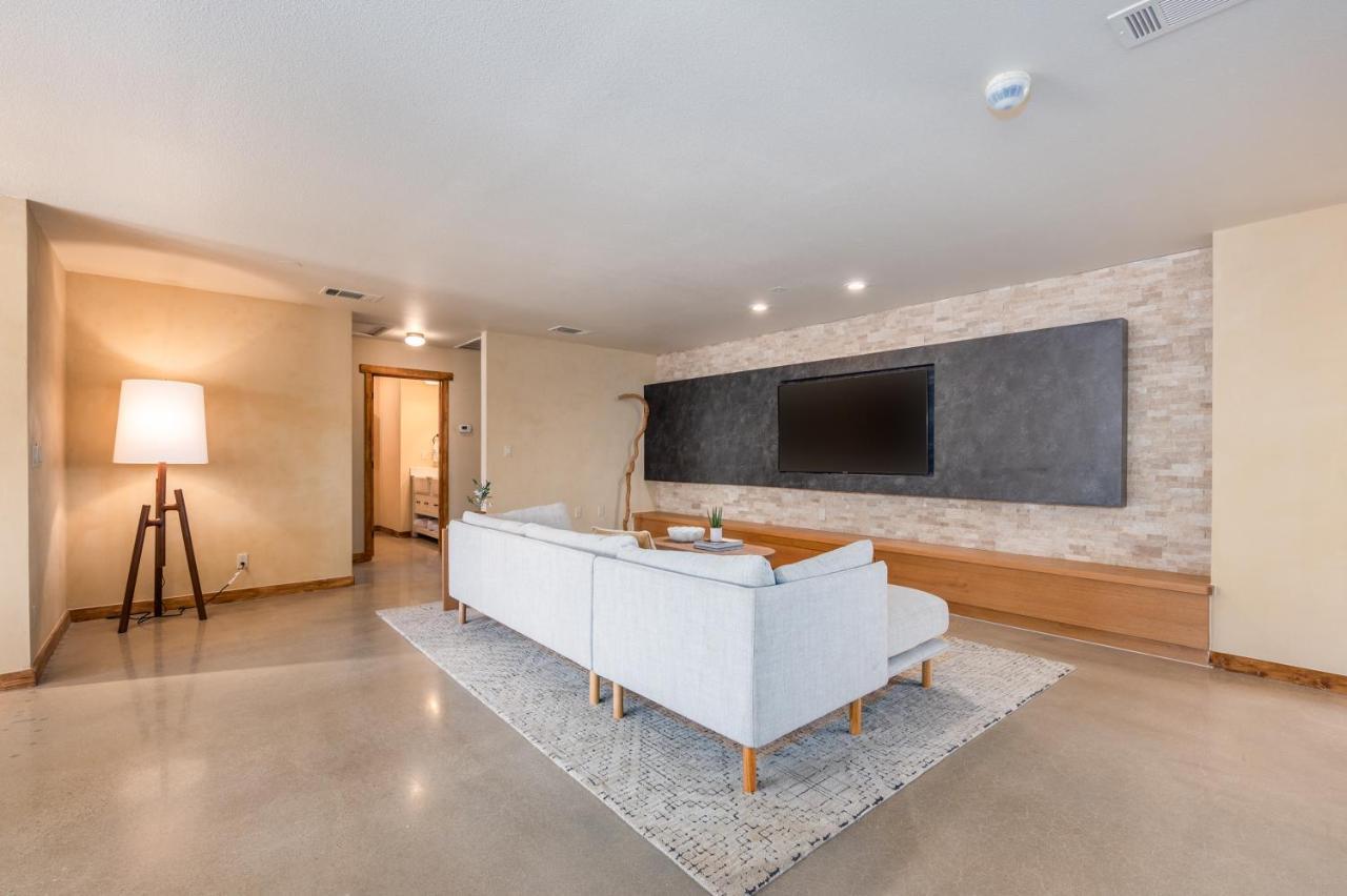 @ Marbella Lane - Modern Rustic Home In Jt Джошуа-Три Экстерьер фото